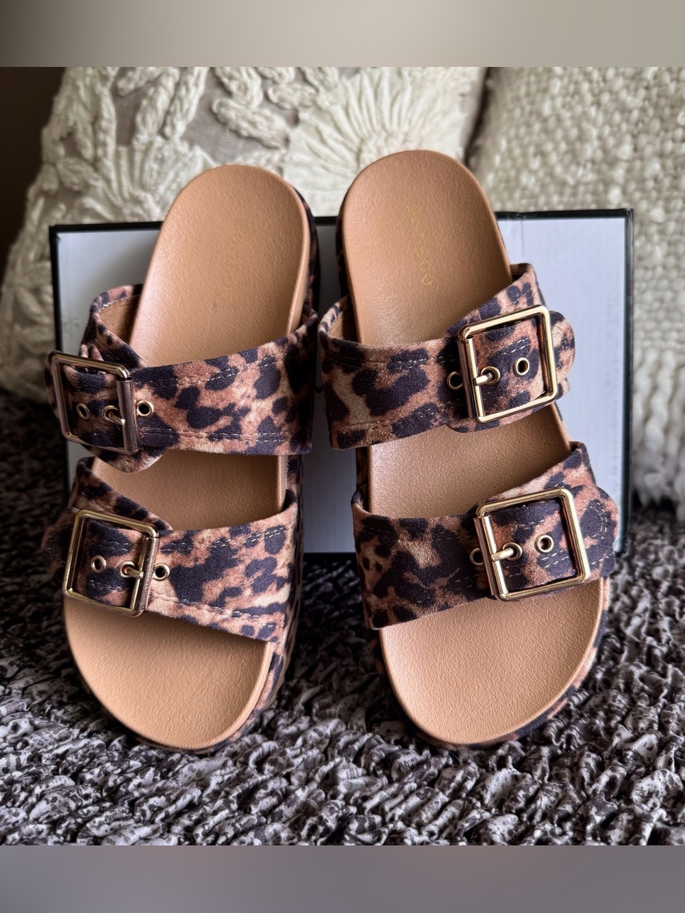 Super Cute Leopard Print Double Buckle Slide Sandals. Size 8